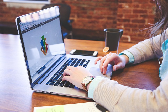 Témoignages d’entrepreneurs : les clés de leur succès dévoilées