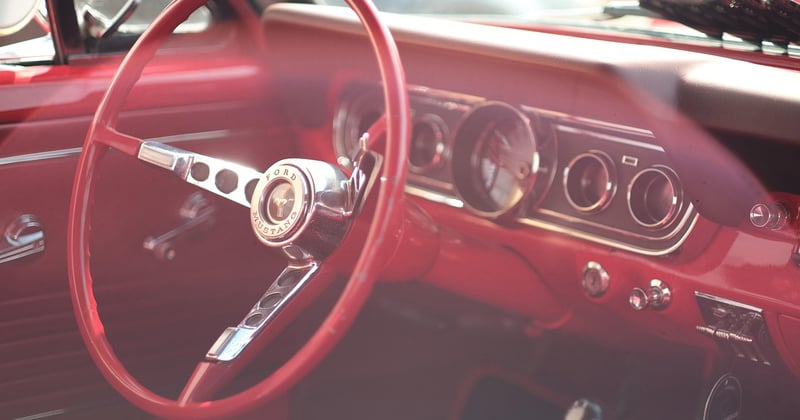 Chauffeur VTC multi-plateformes en 2026 : un seul contrat suffit-il ?