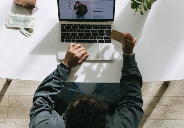 découvrez les tendances et les facteurs influençant le comportement des consommateurs. analyse approfondie des motivations d'achat, des préférences et des habitudes pour mieux comprendre le marché et optimiser vos stratégies commerciales.