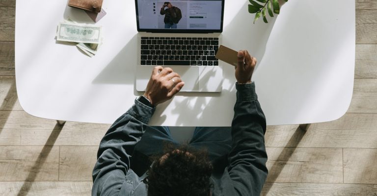 découvrez les tendances et les facteurs influençant le comportement des consommateurs. analyse approfondie des motivations d'achat, des préférences et des habitudes pour mieux comprendre le marché et optimiser vos stratégies commerciales.