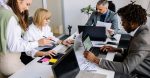 découvrez les avantages du travail collaboratif, une méthode innovante qui favorise l'échange d'idées et stimule la créativité au sein des équipes. apprenez à utiliser des outils et techniques efficaces pour optimiser la communication et améliorer la productivité dans vos projets.