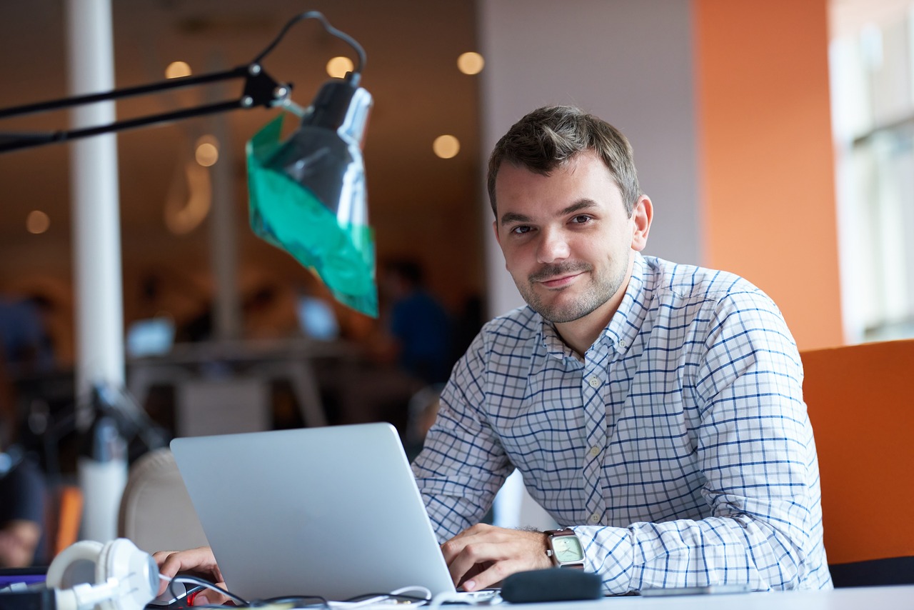 découvrez le monde fascinant des entrepreneurs : des conseils pratiques, des idées inspirantes et des ressources essentielles pour réussir dans vos projets. boostez votre carrière et transformez vos rêves en réalité grâce à notre guide complet.