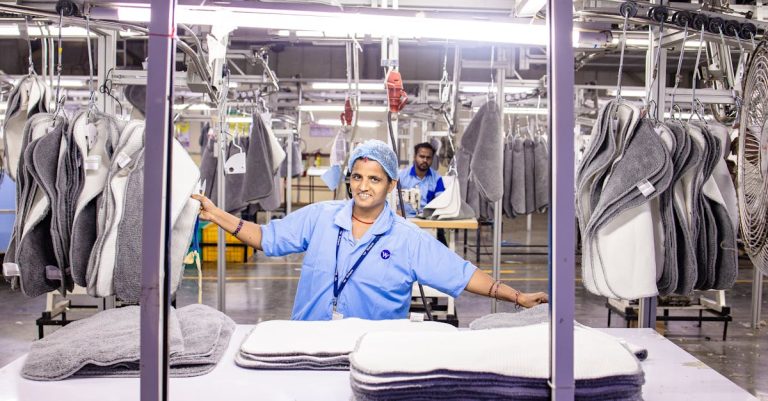 découvrez l'importance de l'assurance qualité dans le processus de production. apprenez comment garantir des produits fiables et conformes aux normes, tout en améliorant la satisfaction client et en optimisant vos procédés opérationnels.