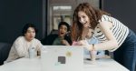 découvrez l'approche agile, une méthode flexible et dynamique pour gérer vos projets en favorisant la collaboration, l'adaptabilité et l'amélioration continue. optimisez votre productivité et répondez efficacement aux besoins changeants de vos clients.