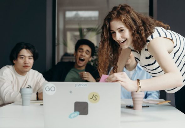 découvrez l'approche agile, une méthode flexible et dynamique pour gérer vos projets en favorisant la collaboration, l'adaptabilité et l'amélioration continue. optimisez votre productivité et répondez efficacement aux besoins changeants de vos clients.