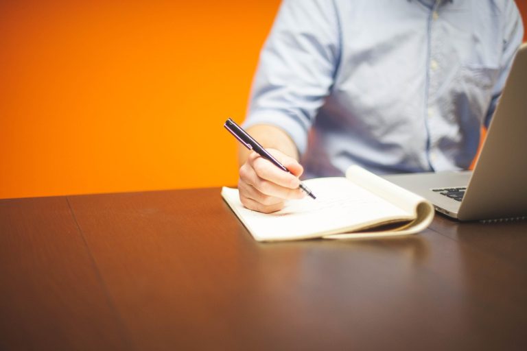 découvrez le parcours, les qualités et les conseils pour réussir en tant qu'entrepreneur. inspirez-vous des meilleures pratiques pour lancer et développer votre entreprise avec succès.