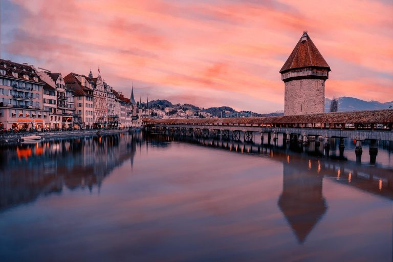 découvrez l'europe : un continent riche en histoire, cultures variées, sites touristiques incontournables et destinations à explorer. informations, conseils de voyage et actualités européennes.