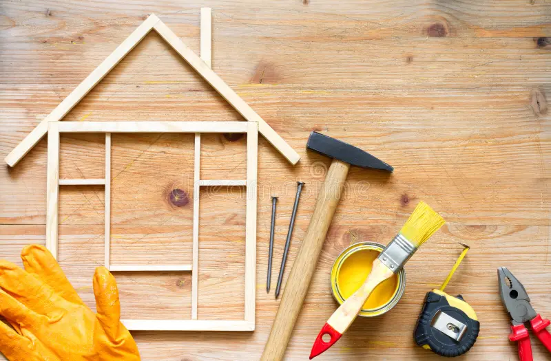 fond-abstrait-diy-de-construction-à-la-maison-rénovation-avec-des-outils-sur-le-conseil-en-bois-plan-rapproché-140640670