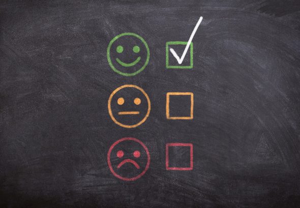 découvrez ce qu'est le negative feedback (rétroaction négative), son rôle clé en régulation et contrôle dans divers systèmes, et comment il aide à maintenir l'équilibre dans les domaines scientifiques, technologiques ou en management.
