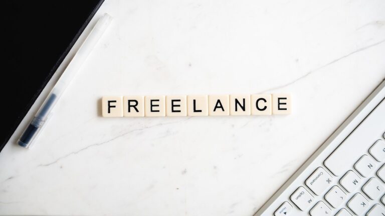 découvrez toutes les ressources, conseils et témoignages pour réussir en tant que student-entrepreneur : conjuguez études et entrepreneuriat, développez vos compétences et lancez votre projet avec succès.