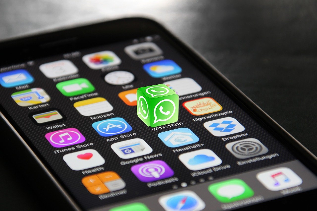 découvrez whatsapp, l'application de messagerie instantanée sécurisée qui vous permet d'envoyer des messages, passer des appels et partager des fichiers facilement avec vos contacts partout dans le monde.