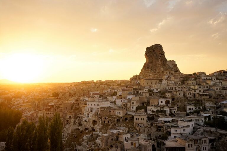 découvrez toutes les informations sur la turquie : histoire, culture, destinations touristiques incontournables et conseils pour voyager dans ce pays fascinant qui relie l'europe et l'asie.