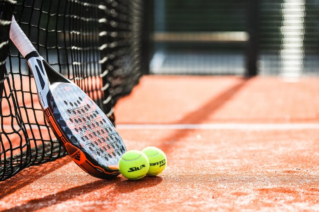 découvrez tout sur le padel : règles, techniques, équipements et conseils pour bien débuter et progresser dans ce sport de raquette dynamique et convivial.
